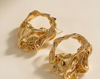Organische Goldcreolen, skulpturale Statement-Ohrringe, minimalistischer, moderner Schmuck, strukturierte Goldohrringe, einzigartiges Geschenk für Sie