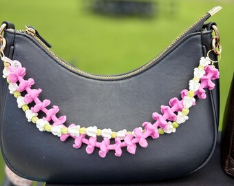 Ciondolo Lei Puakenikeni rosa fatto a mano e corona bianca con fiore/borsa verde Pikake