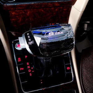 Copertura per pomello del cambio illuminata a LED in stile Audi S Line, finitura luminosa per leva del cambio, accessorio di illuminazione ambientale per interni auto di lusso (1 pezzo)