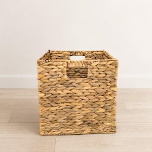 Collapsible Water Hyacinth Storage Cube with Handles, Handwoven Foldable Cube Basket for Cube Shelves, Boho Closet & Nursery Organizer Bin