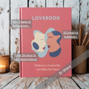 Op de afbeelding: Een roze hardcover boek getiteld LOVEBOOK met een abstracte illustratie van twee gezichten. De tekst op de kaft bevat 60+ Fragen & Reflexionen, 30 kreative Aufgaben, Freie Struktur & viel Abwechslung en Reflexion, Kreativität und Nähe für Paare.