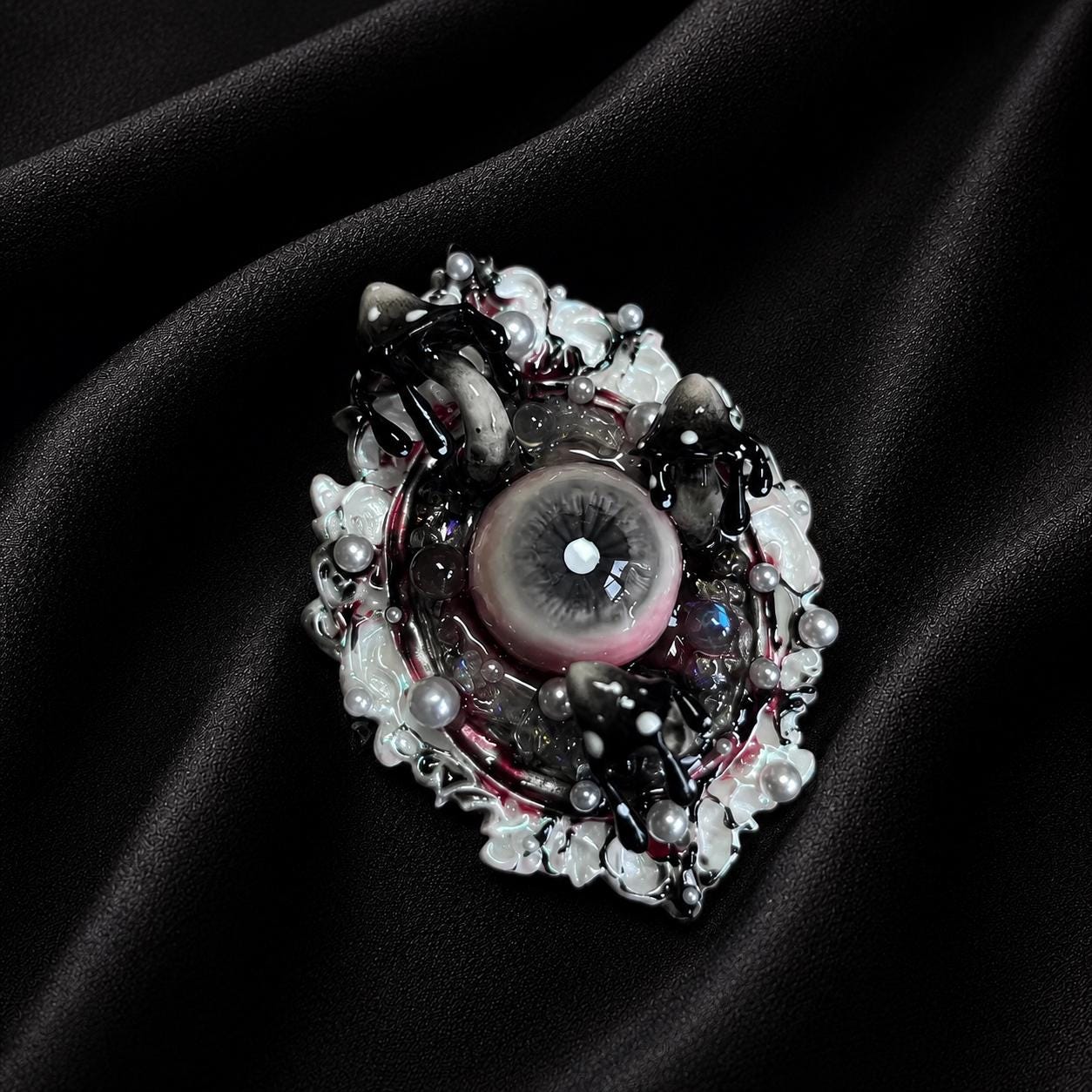 Mushroom Eye Brooch, Handmade Clay – Gothic Weirdcore Statement