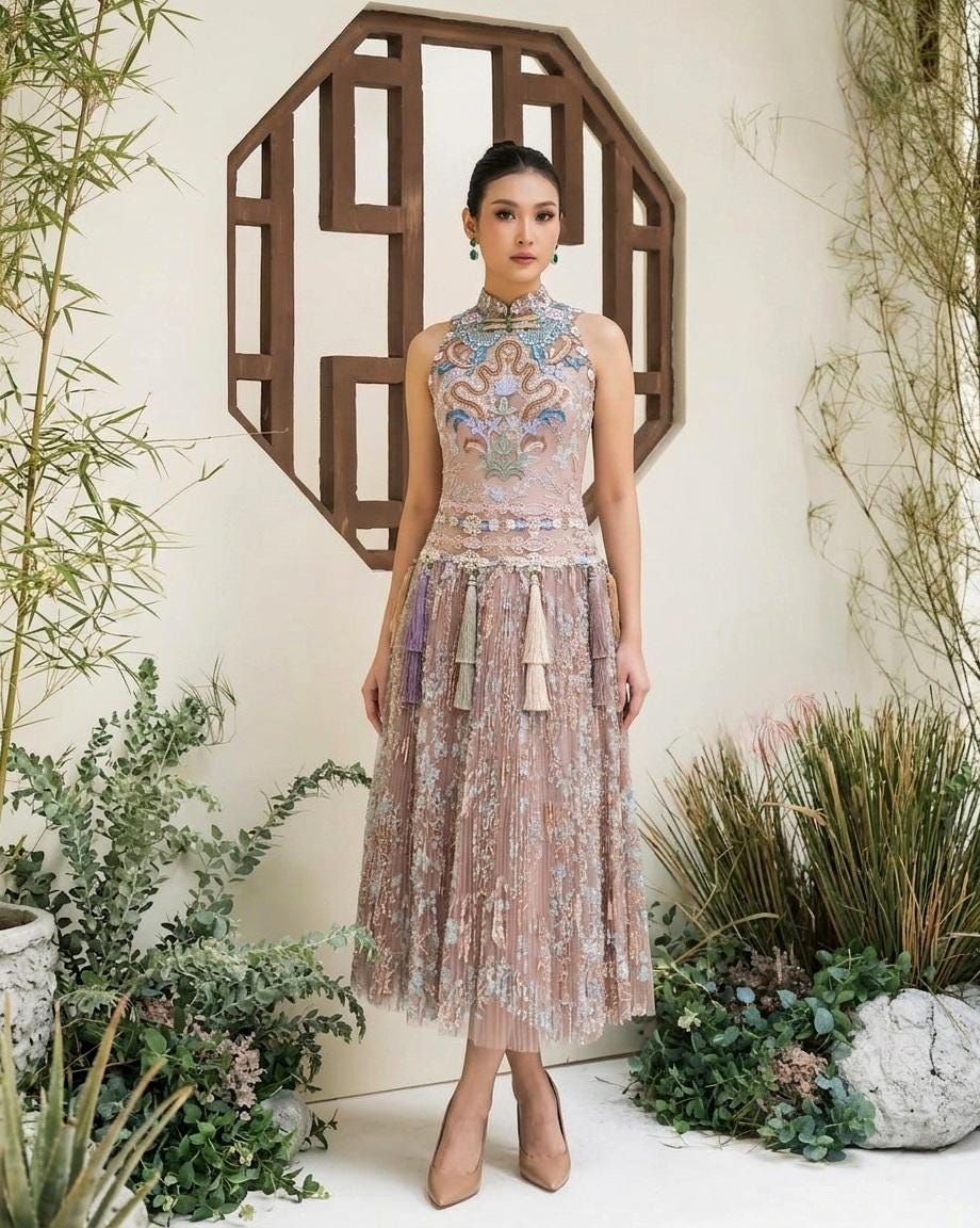 modern sangjit dress A sangjit cheongsam with phoenix embellished cape at the back symbolized the Empress and feminine power, balance, and beauty. #modern #cheongsam # sangjit #silk #teaceremony #gowns