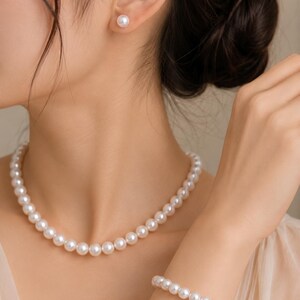 Elegante conjunto de gargantilla de perlas blancas para mujeres y niñas, collar Moti con pendientes de botón a juego y pulsera de 16 pulgadas.