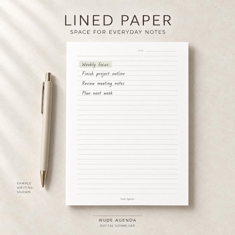 K&ouml;nnte beinhalten: Ein wei&szlig;es Blatt liniertes Papier mit dem Text LINED PAPER SPACE FOR EVERYDAY NOTES oben und Nude Agenda unten. Das Papier enth&auml;lt handschriftliche Aufgaben wie Weekly focus, Finish project outline und Review meeting notes.