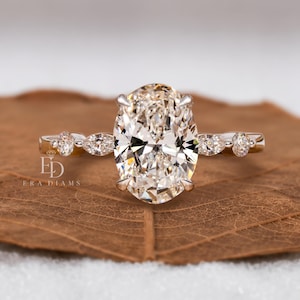 Bague de fiançailles avec diamants cultivés en laboratoire taille ovale de 2,00 cts, marquise sur les côtés et alliance de diamants ronds pour elle, bague d'anniversaire de 5 pierres