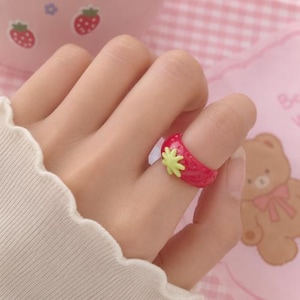 女性用イチゴリング、かわいいフルーツ樹脂リング、かわいいイチゴバンドリング、韓国ファッションジュエリー、女の子へのY2Kギフト