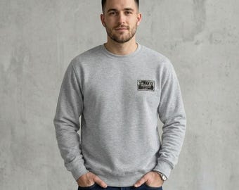 Sudadera con logo SLMO / Cuello redondo con parche en el pecho
