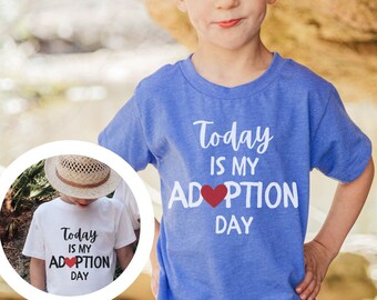 Camiseta del día de adopción Camiseta de niño adoptado Regalo de ropa para niños Nueva mamá Adoptando Ofishally Adoptar camiseta de anuncio de padres Camiseta de Gotcha Day para jóvenes