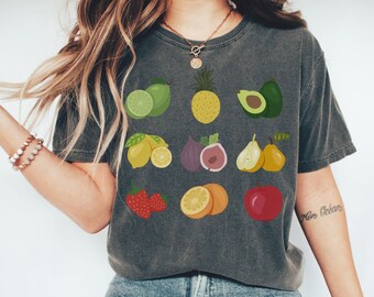 Fruity Garden Camisa Estética Cottagecore Ropa Regalo para ella Camisa botánica Estampado de fresa Camiseta gráfica Flor silvestre Jardinería Fruta Planta
