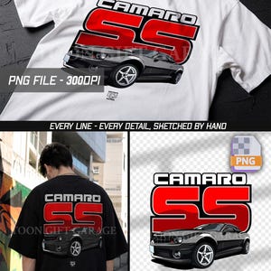 Pode incluir: Uma t-shirt branca com um gráfico de um carro Camaro SS preto e o texto CAMARO SS em letras grandes vermelhas e pretas. O design inclui o texto PNG FILE - 300DPI e EVERY LINE - EVERY DETAIL, SKETCHED BY HAND na superfície da t-shirt.