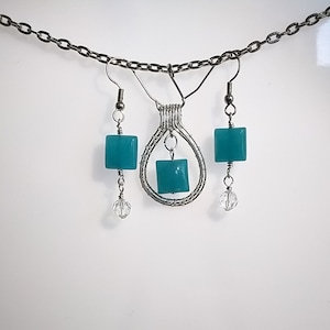 Turquoise Jade in Woven Silver Wire Oval