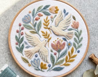 Vita fredsduvor eller blommor nålfiltning ullmålningssats nybörjare pastell botanisk gör-det-själv-pyssel minnesväggkonst och inflyttningspresent
