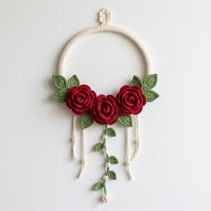 Schema PDF per decorazione murale a forma di rosa all'uncinetto, schema per decorazione murale a cerchio floreale all'uncinetto, decorazione floreale boho, schema PDF per decorazione a cerchio con rose