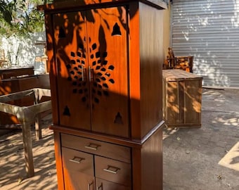 Armario de almacenamiento de madera hecho a mano con diseño de árbol / Armario decorativo con cajones