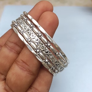 Sterlingzilveren boho bloemengegraveerde brede armband, gelaagde verstelbare manchet