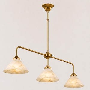 Żyrandol mosiężny z trzema kloszami stożkowymi z alabastru, żyrandol liniowy, oświetlenie wyspy kuchennej, lampa kuchenna w stylu mid-century modern do jadalni