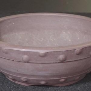 Bonsaipot Tokoname Yamaaki Ongeglazuurde Ronde Bezaaid Dia. 7,7 inch (19,5 cm)