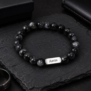Personligt armband med pärlor för män, graverat lava-, larvikit- eller kartstensarmband, fars dag-present till pappa och make