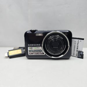 Stary aparat cyfrowy Samsung ST80, czarny, dotykowy, Wi-Fi, 14,2 MP, Y2K, zestaw, przetestowany, działa, zdjęcie retro z lat 2000.