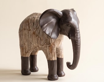 Rustikale Elefantenfigur, Safari-Dekor in Holzoptik, Afrikanische Wildtierfigur aus Kunstharz