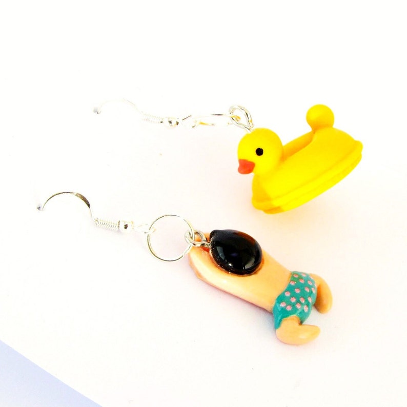 Lustige Ente Schwimmring und Schwimmer Ohrringe an 925er Silber-Ohrhaken, bunte ungewöhnliche Ohrhänger Wasser Schmuck Bild 2