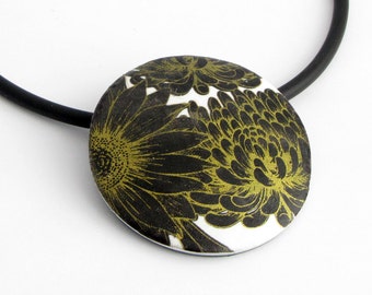 Modern big flower necklace in black and gold colour, unique polymer clay jewellery, ceramic jewellery Statment