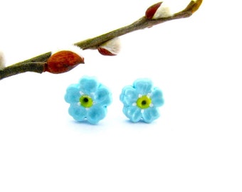 Mini skyblue flower stud earrings, stainless steel earstud with handmade polymer clay, blue minimalist forget me not