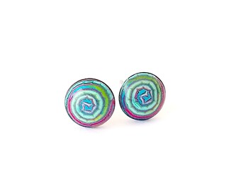 Kleine pastell bunte Ohrstecker nur 8mm mit handgeferitgter Polymer Clay Spirale, und Edelstahlstecker, bunte runde Keramikohrringe