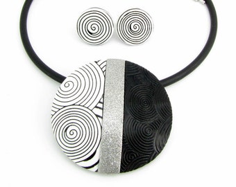 Big Circles Polymer clay necklace in black, white and silver colour, handmade glitter necklace