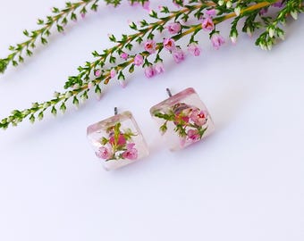 Mini real heather stud earrings with resin and stainless steel earstud