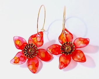 Handpainted red Flower earrings on gold hoops, vintage dangle earrings, long boho Flowerearrings, blossom earrings