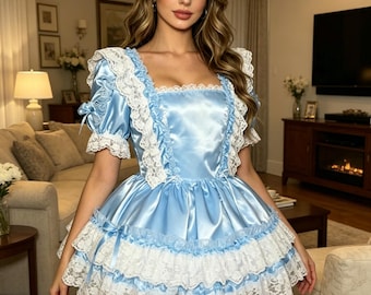 Vestido de sirvienta azul con estampado de manchas. Mangas abullonadas con cierre. Personalizable.