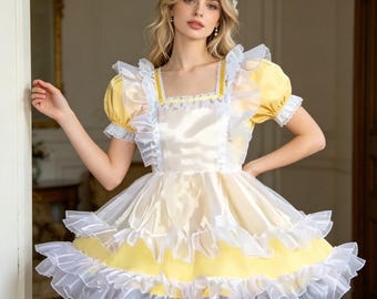 Vestido de sirvienta afeminada con manchas amarillas y mangas abullonadas de encaje