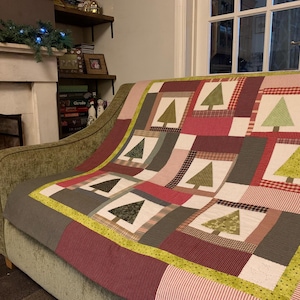 Folklorige Weihnachtsbaum Patchworkdecke DOWNLOAD PDF ANLEITUNG