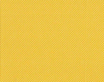 Yellow fabric with tiny white dots / Makower / 323 Y4 / patchwork quilting fat quarter