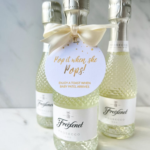 Etiquetas personalizadas para baby shower con champán: ¡Ponlas cuando ella las pida!