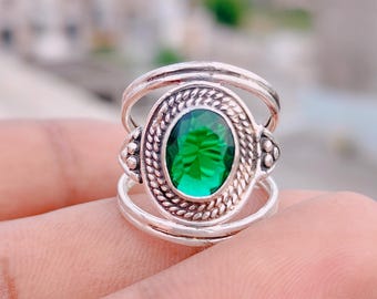 Anel Boho com Gema Oval Verde Esmeralda em Prata de Lei
