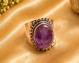 Anel com cabochão oval de ametista natural | Joia boho em prata de lei 925