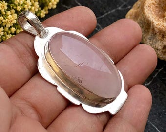 Pingente oval de quartzo rosa natural | Joia artesanal em prata de lei 925 com pedra preciosa rosa