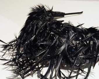 Tocado Black Raven Halo Crown con cuentas y plumas de estilo vintage.