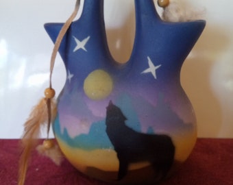 Vintage Small double neck wolf Native American wedding vase from the 90's