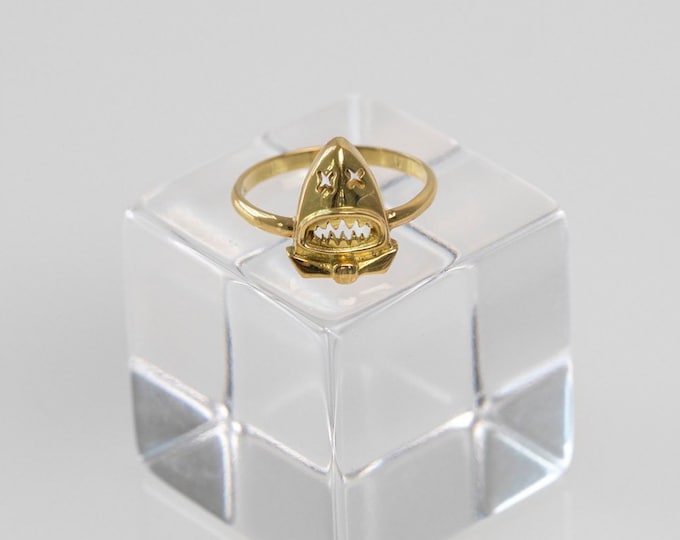 18kt gold Shark ring