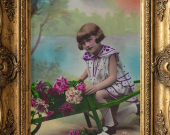 Vintage franskt handtonat vykorttryck – Flicka med blomstervagn (digital nedladdning)
