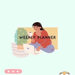 Peut inclure: Illustration d'une personne tenant une tasse et utilisant un ordinateur portable, avec le texte "WEEKLY PLANNER". Un cactus en pot est à gauche. Le fond est vert clair avec des éléments décoratifs.