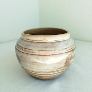 Vaso rustico in ceramica, vaso in gres tornito, vaso in ceramica testurizzata effetto terra, decorazione d'accento Wabi Sabi fatta a mano, regalo artigianale per la casa
