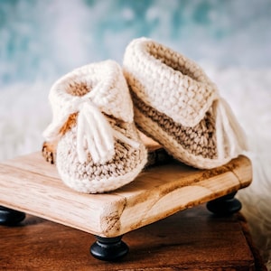 Snow Baby Boots Crochet Pattern + Video, Instant PDF Download, Newborn-18 Months, Baby Fashion & Accessory, Baby Bootie Easy Crochet Pattern