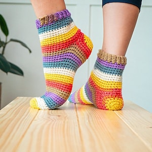 CROCHET PATTERN + VIDEO Felici Beginner Crochet Sock Pattern, Easy to follow crochet pattern footwear fashion, self-striping yarn