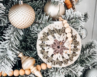 How to Crochet A Granny Hexagon Christmas Ornament. Instant Digital Download Pattern - Written Instructions and Video Tutorial - Easy Bauble