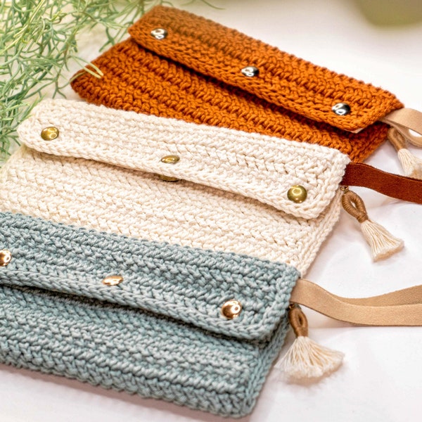 Herringbone Crochet Clutch Pattern, Instant Download PDF. Make this easy and beginner crochet clutch accessory. Video tutorial included.